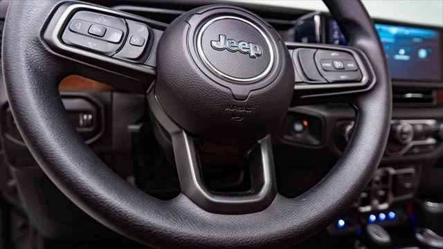 2026 Jeep JT Gladiator - Image 28 of 31