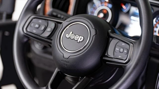2026 Jeep JT Gladiator - Image 27 of 31