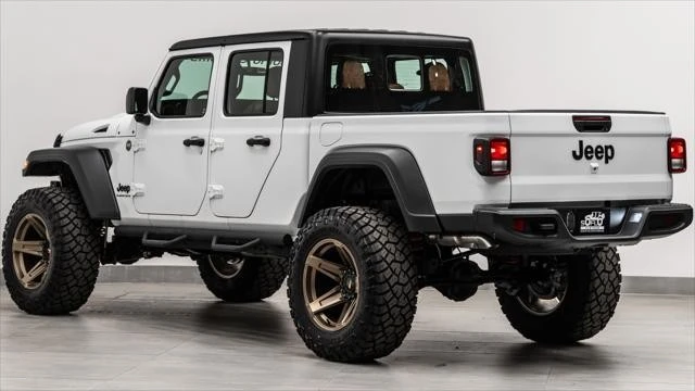 2026 Jeep JT Gladiator - Image 9 of 31