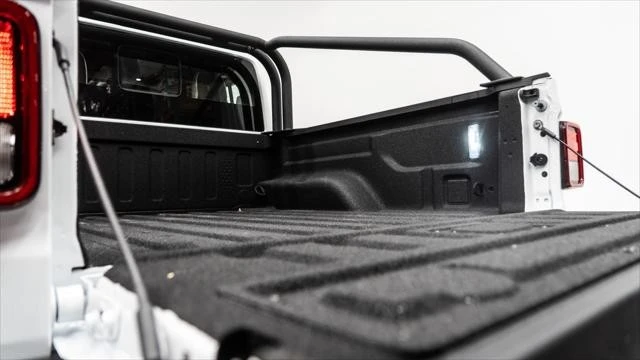 2026 Jeep JT Gladiator - Image 9 of 31