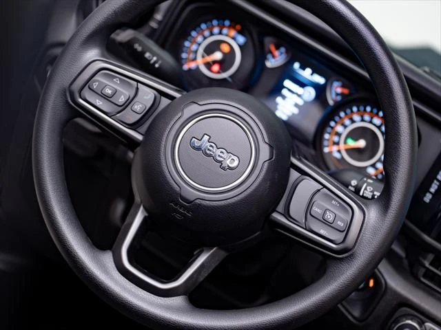 2026 Jeep JT Gladiator - Image 23 of 31