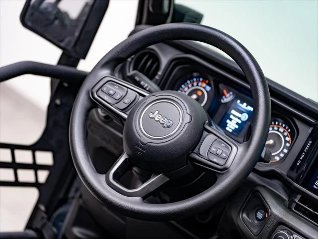 2026 Jeep JT Gladiator - Image 24 of 31