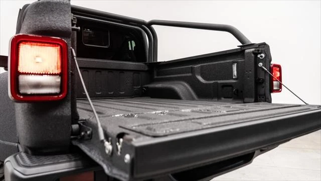 2026 Jeep JT Gladiator - Image 10 of 31
