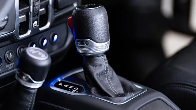 2026 Jeep JT Gladiator - Image 25 of 31