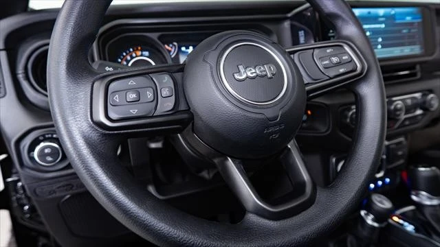2026 Jeep JT Gladiator - Image 19 of 31