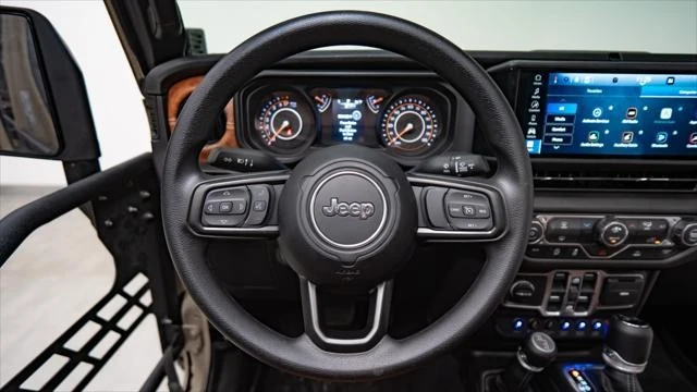 2026 Jeep JT Gladiator - Image 18 of 31