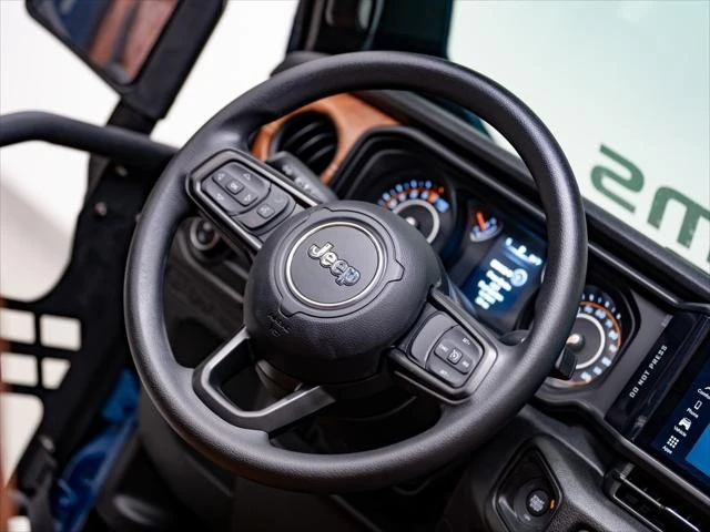 2026 Jeep JT Gladiator - Image 23 of 31