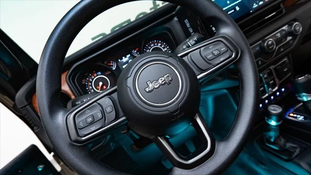 2026 Jeep JT Gladiator - Image 17 of 21