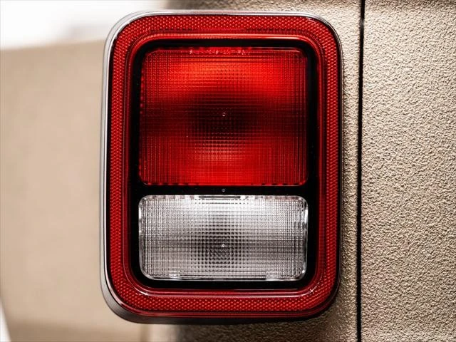 2026 Jeep JT Gladiator - Image 14 of 31