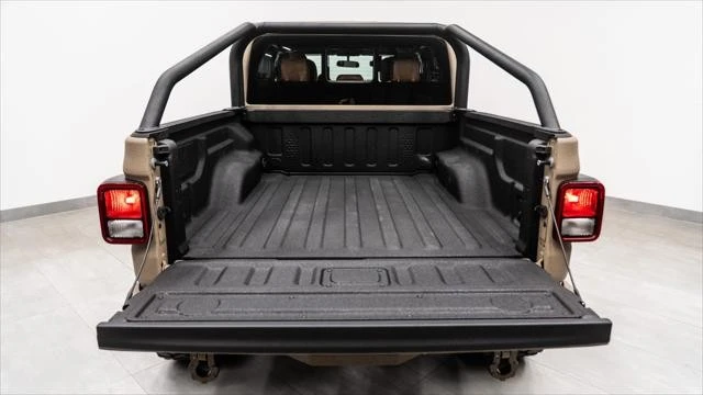 2026 Jeep JT Gladiator - Image 10 of 31