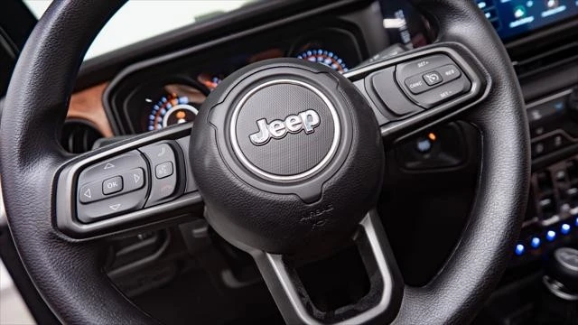 2026 Jeep JT Gladiator - Image 26 of 31