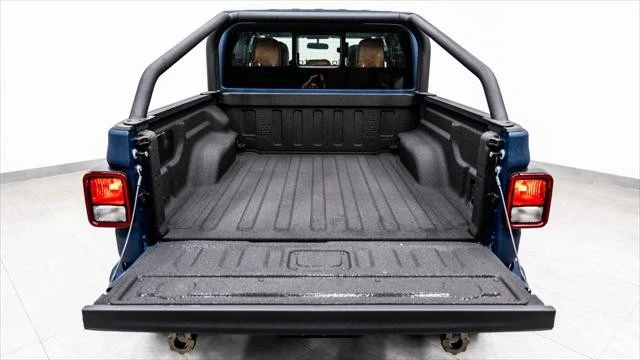 2026 Jeep JT Gladiator - Image 9 of 31