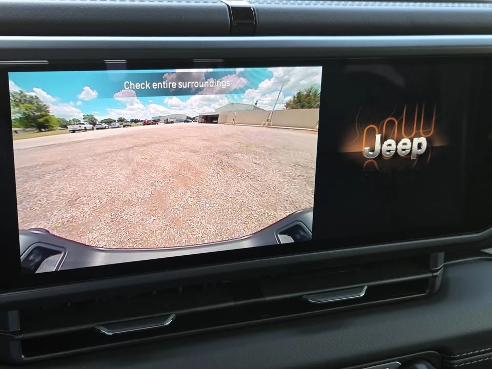 2026 Jeep JT Gladiator - Image 16 of 20
