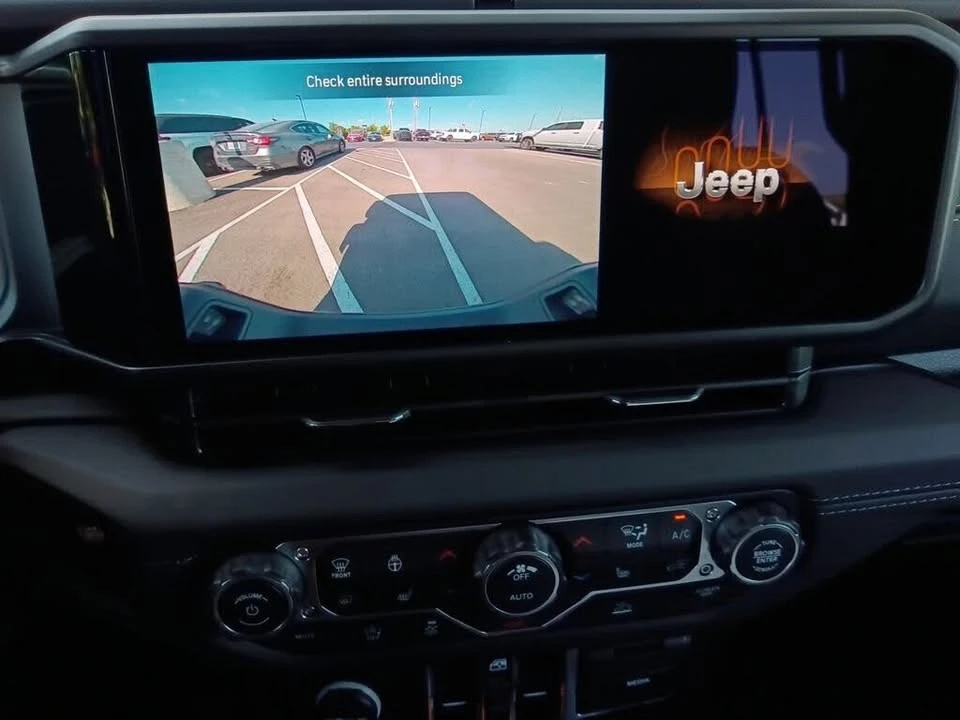2026 Jeep JT Gladiator - Image 14 of 20