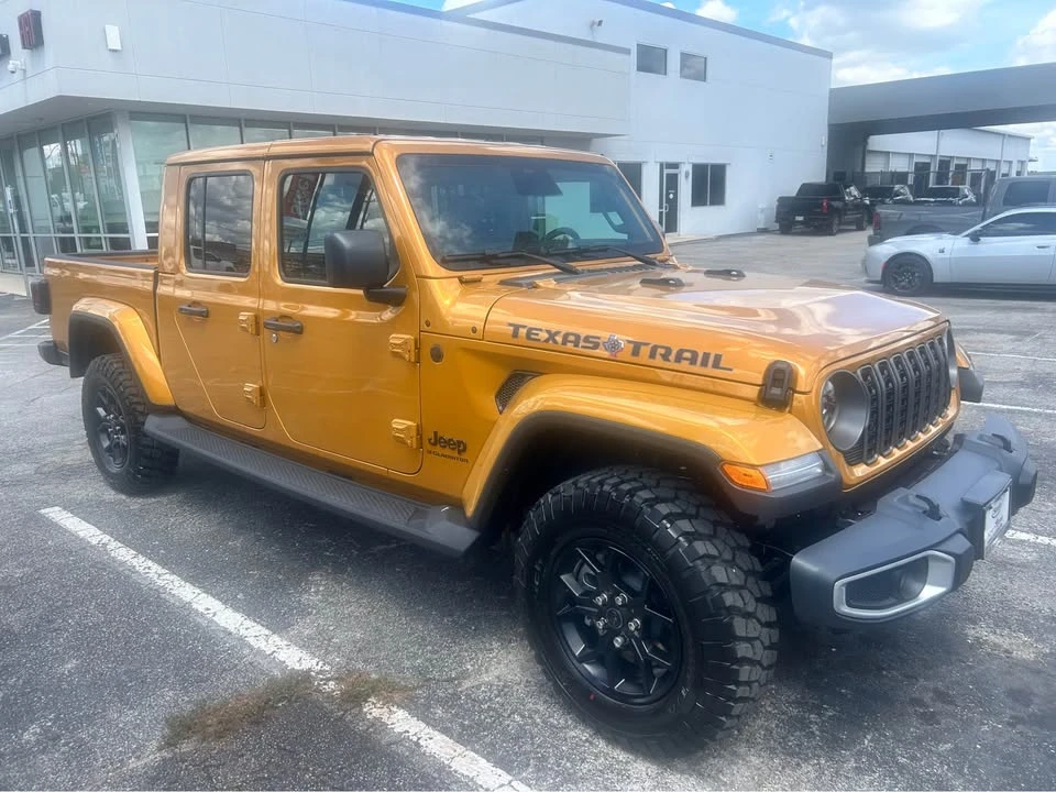 2026 Jeep JT Gladiator - Image 4 of 9