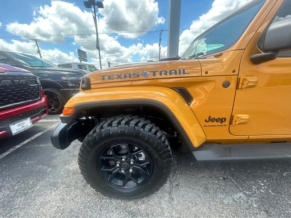 2026 Jeep JT Gladiator - Image 2 of 9
