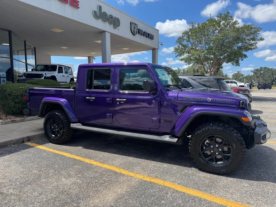 2026 Jeep JT Gladiator - Image 4 of 10