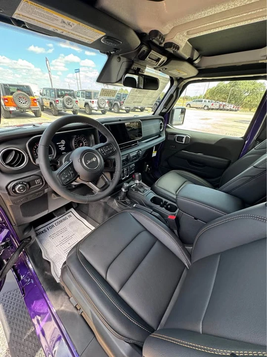 2026 Jeep JT Gladiator - Image 8 of 10