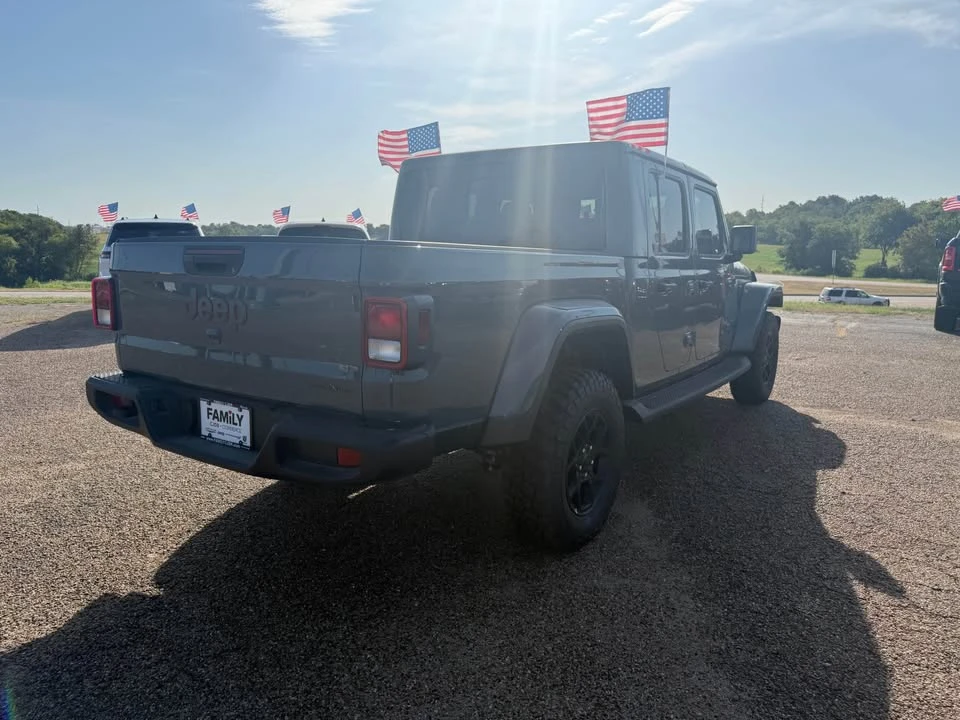 2026 Jeep JT Gladiator - Image 5 of 12