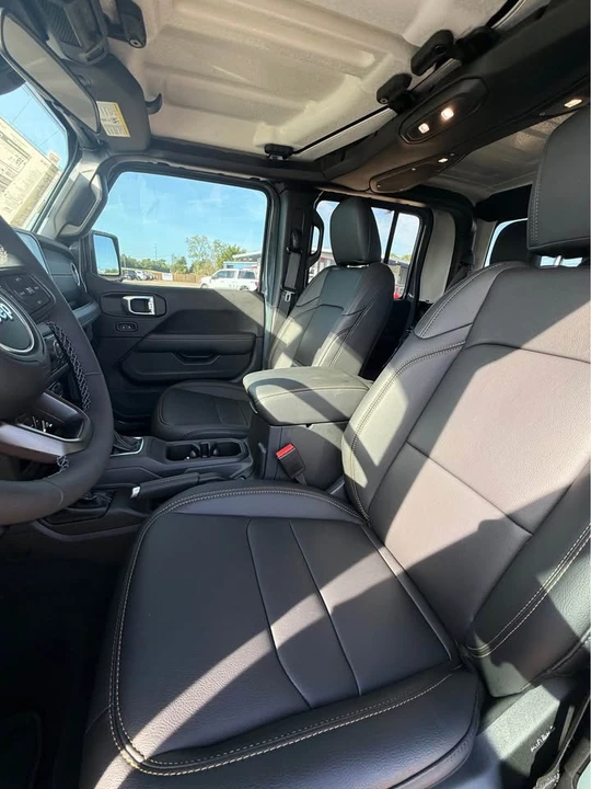 2026 Jeep JT Gladiator - Image 10 of 12