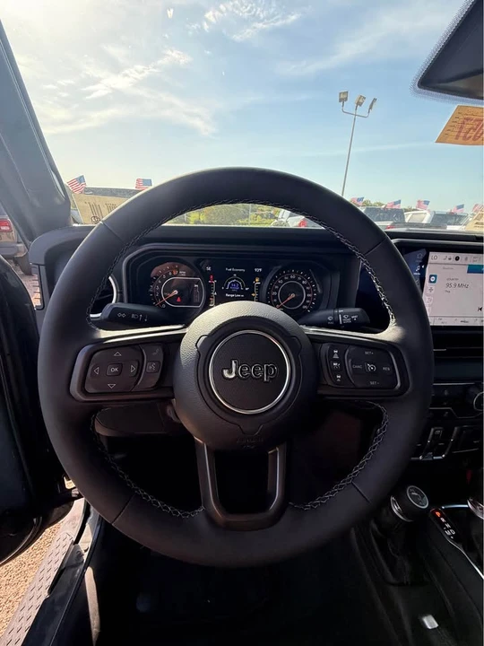 2026 Jeep JT Gladiator - Image 11 of 12