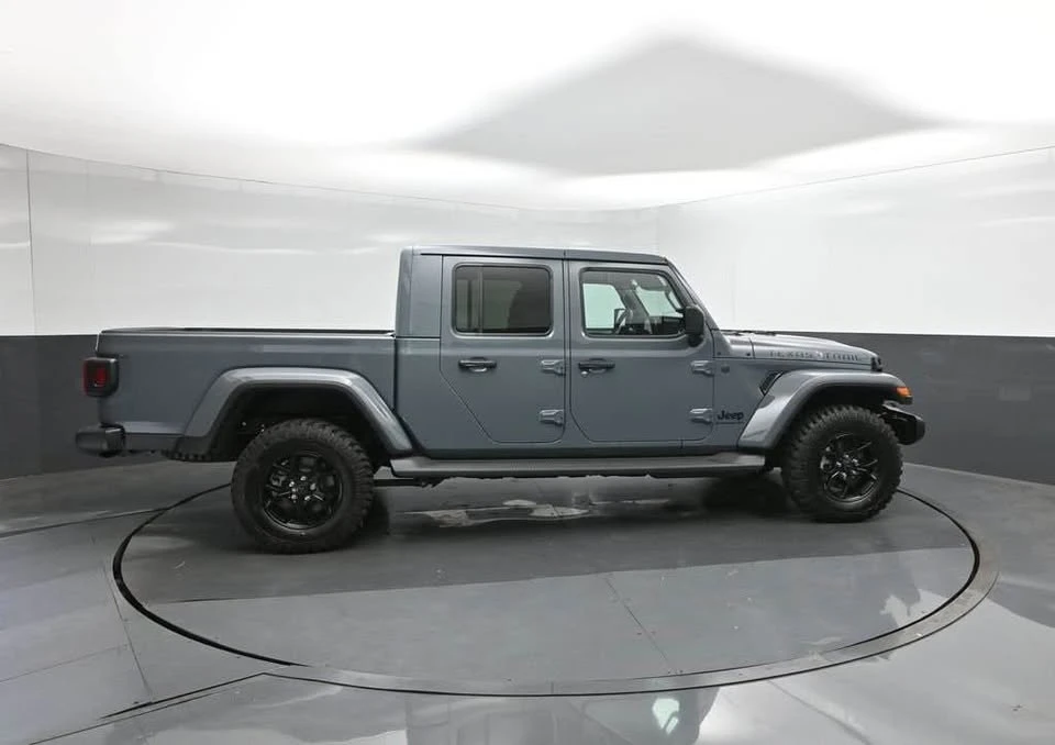 2026 Jeep JT Gladiator - Image 10 of 12