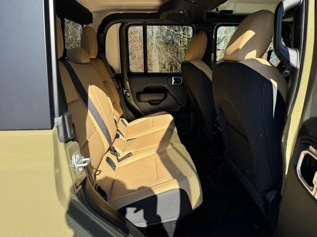 2026 Jeep JT Gladiator - Image 18 of 30