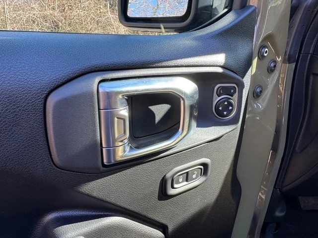 2026 Jeep JT Gladiator - Image 14 of 21