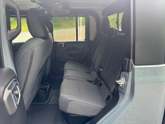 2026 Jeep JT Gladiator - Image 16 of 30