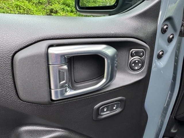 2026 Jeep JT Gladiator - Image 14 of 30