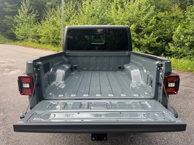 2026 Jeep JT Gladiator - Image 9 of 30