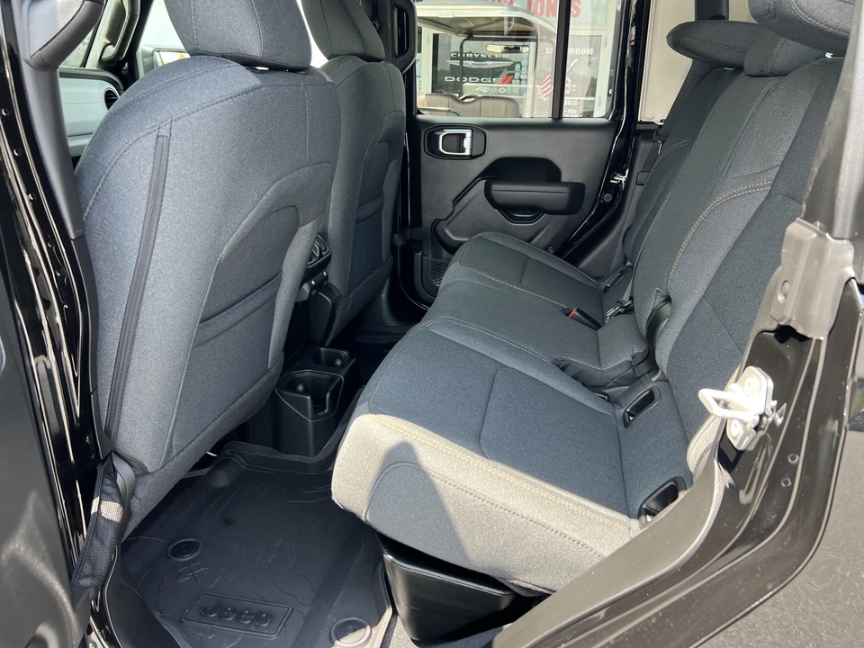 2026 Jeep JT Gladiator - Image 12 of 25