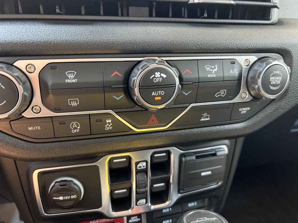 2026 Jeep JT Gladiator - Image 19 of 25