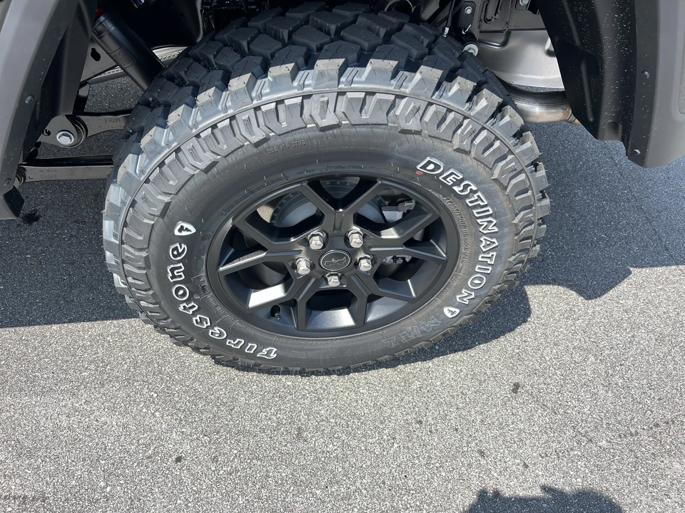 2026 Jeep JT Gladiator - Image 11 of 25
