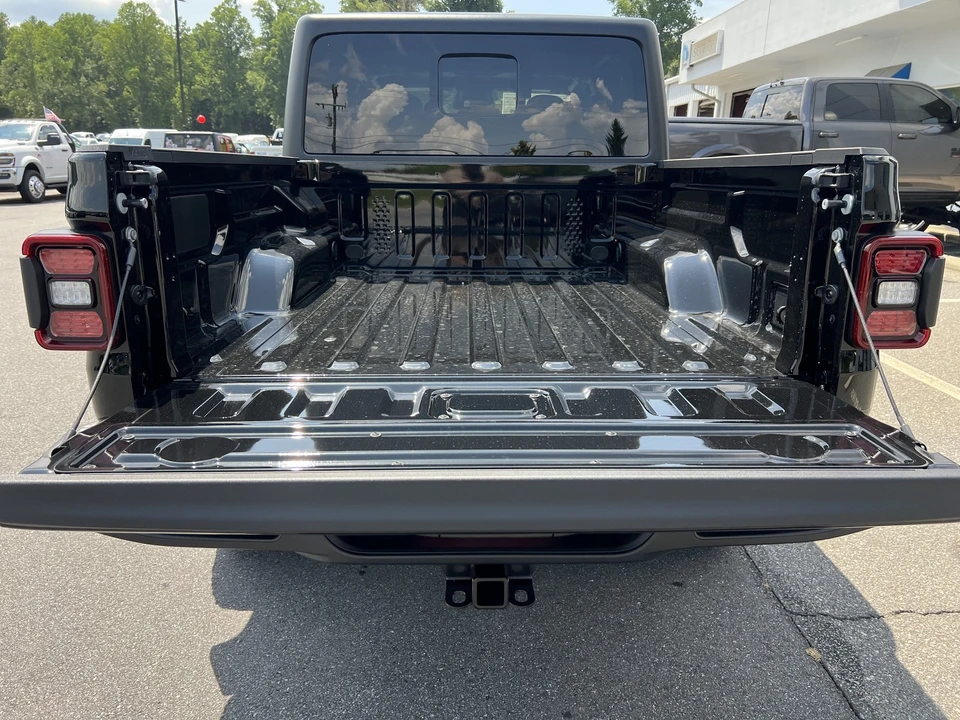2026 Jeep JT Gladiator - Image 10 of 25