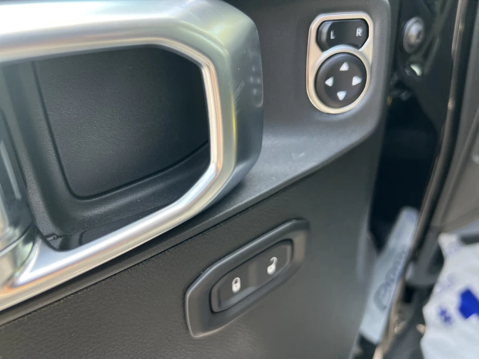 2026 Jeep JT Gladiator - Image 15 of 25