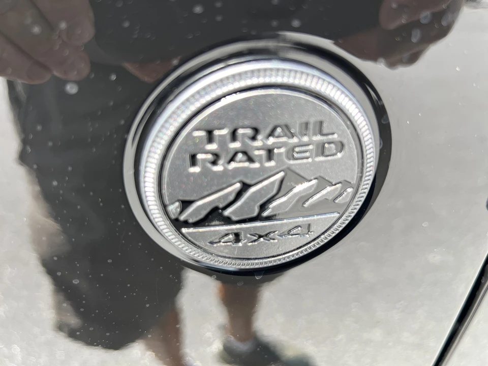 2026 Jeep JT Gladiator - Image 8 of 25