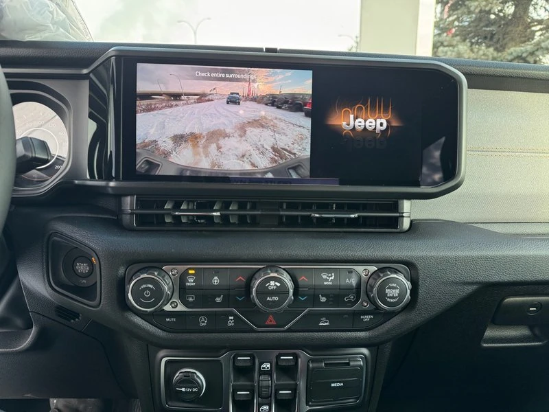 2026 Jeep JT Gladiator - Image 15 of 20