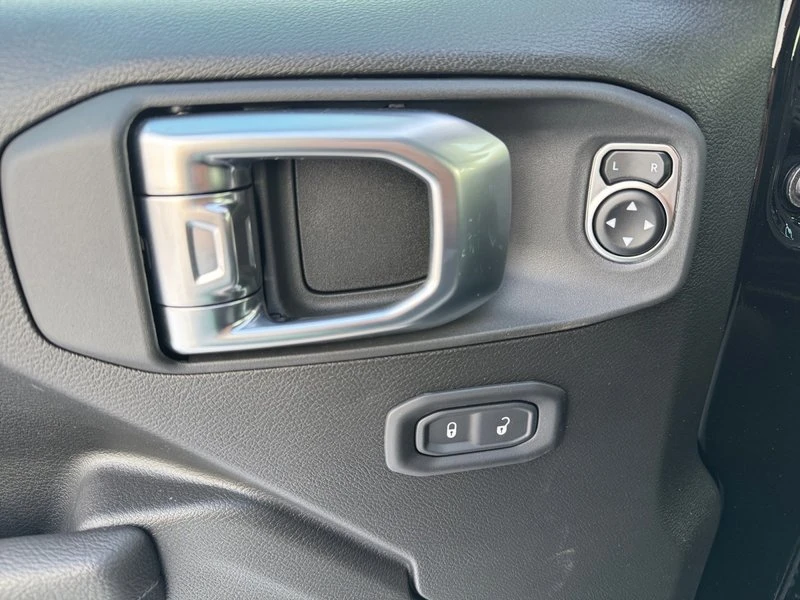 2026 Jeep JT Gladiator - Image 10 of 20