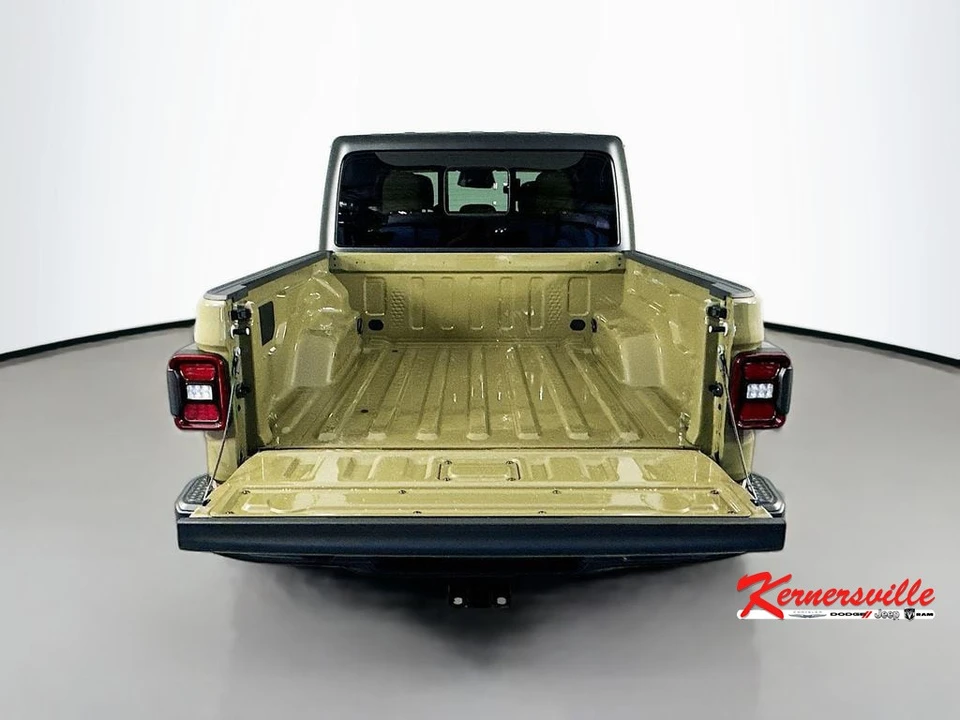 2026 Jeep JT Gladiator - Image 16 of 21