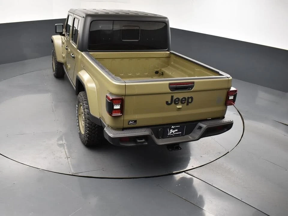 2026 Jeep JT Gladiator - Image 13 of 20