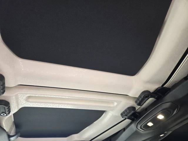 2026 Jeep JT Gladiator - Image 15 of 18