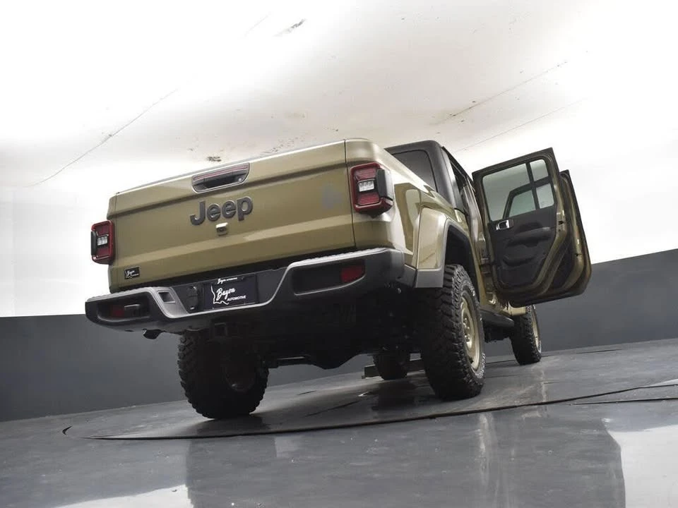 2026 Jeep JT Gladiator - Image 18 of 20