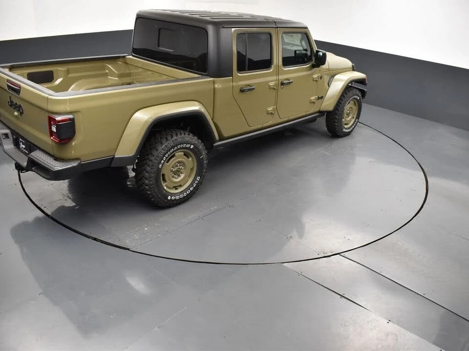 2026 Jeep JT Gladiator - Image 15 of 20