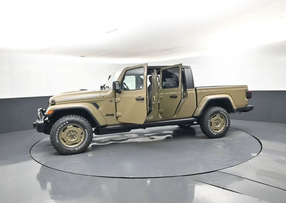 2026 Jeep JT Gladiator - Image 10 of 20