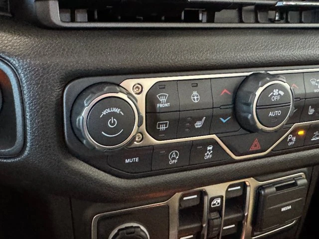 2026 Jeep JT Gladiator - Image 13 of 20