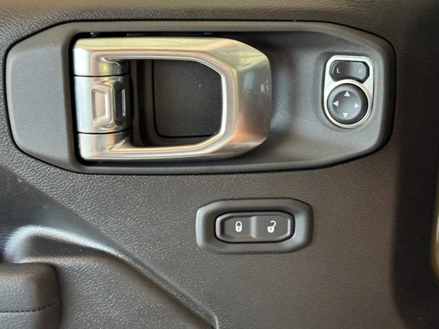 2026 Jeep JT Gladiator - Image 17 of 20