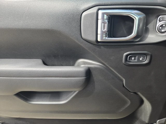 2026 Jeep JT Gladiator - Image 15 of 20