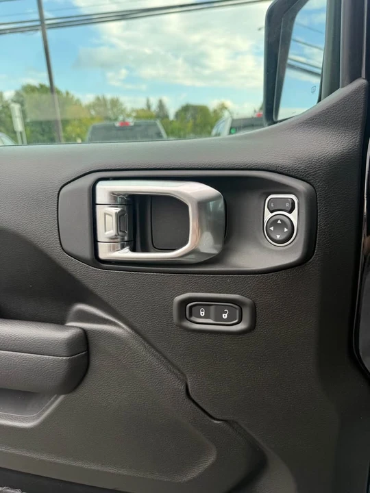 2026 Jeep JT Gladiator - Image 16 of 19