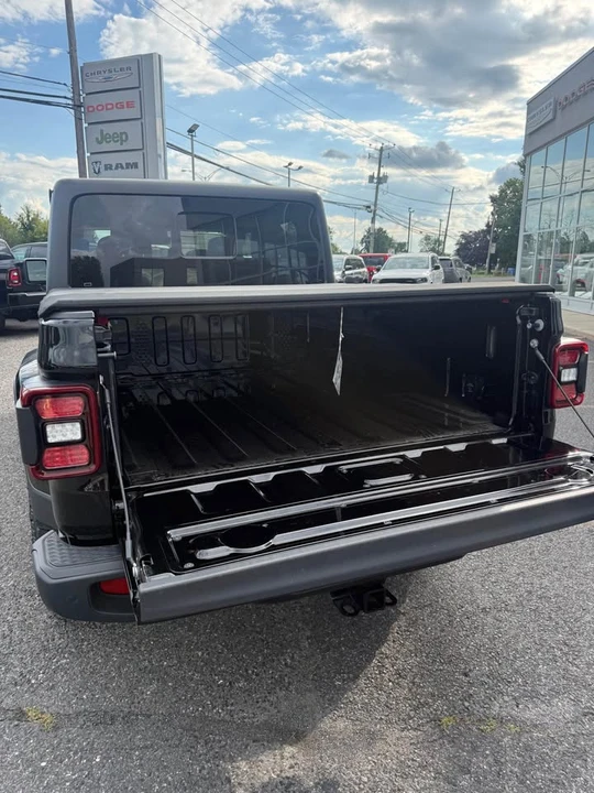 2026 Jeep JT Gladiator - Image 10 of 19